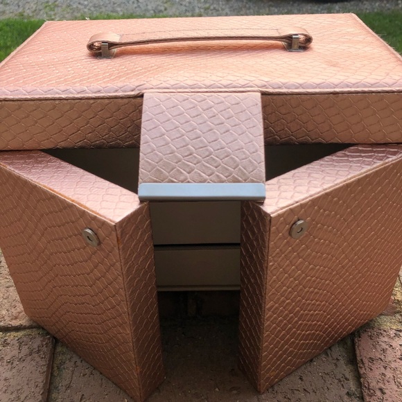 Rose gold makeup holder - Picture 2 of 4